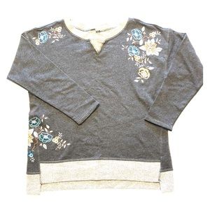 Tres Jolie Oversized Embroidered Sweatshirt. NWT.
